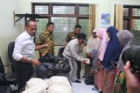 BRK Salurkan Ribuan Paket Bantuan untuk Korban Banjir Kampar